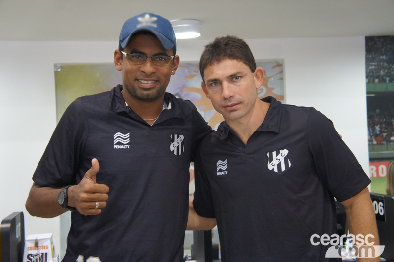 [20-07] Torcedores e o atacante Mota, adiquirem novo Manto Alvinegro - 7