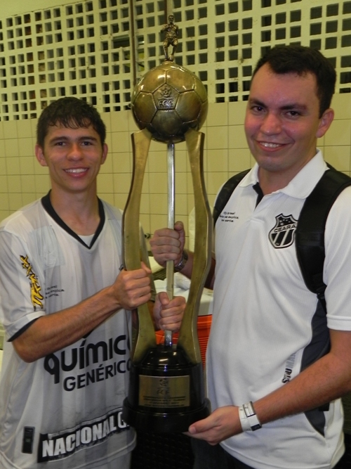 [02-03] Elenco comemora título no vestiário - 14