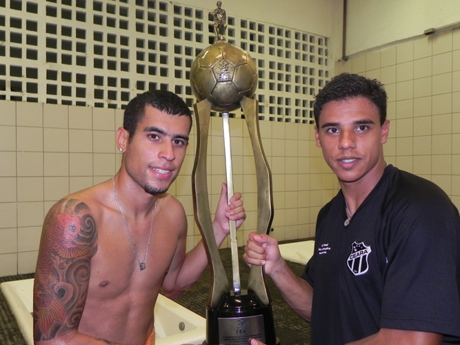 [02-03] Elenco comemora título no vestiário - 21