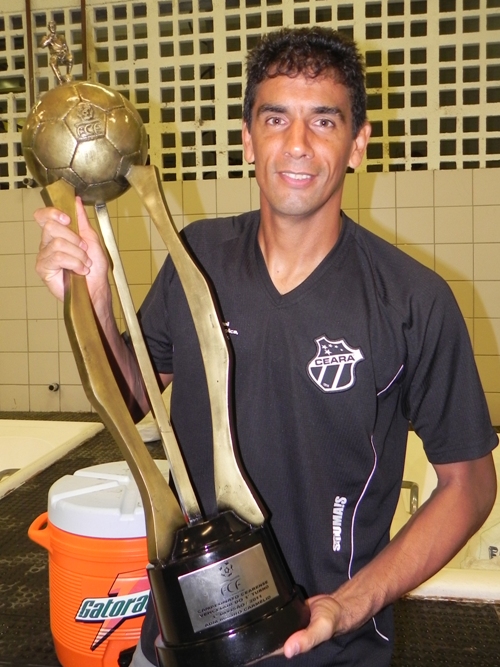 [02-03] Elenco comemora título no vestiário - 27