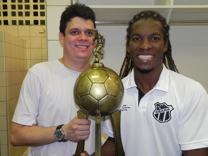 [02-03] Elenco comemora título no vestiário - 33
