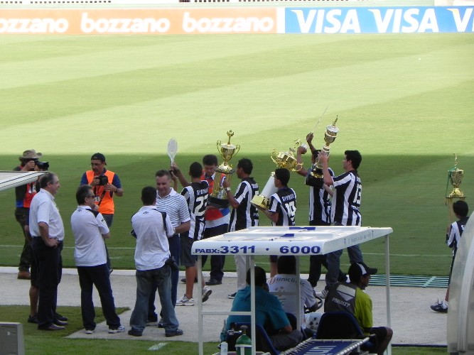 [28-11] Garotos do Sub-16 dão volta olímpica no Castelão - 1