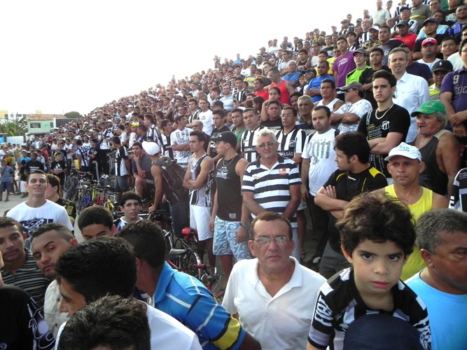 [03-01] Torcida Comparece no Treino - 1