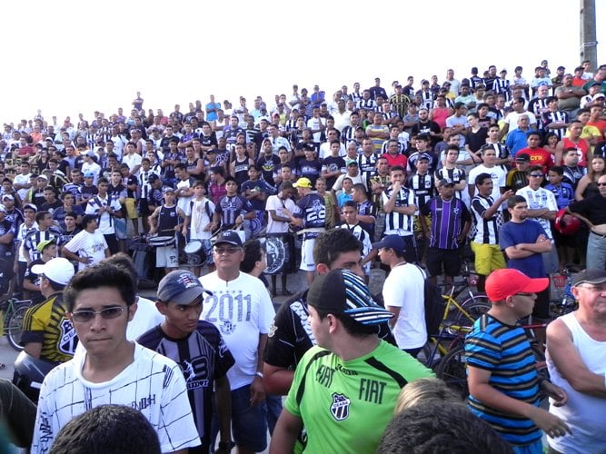 [03-01] Torcida Comparece no Treino - 2