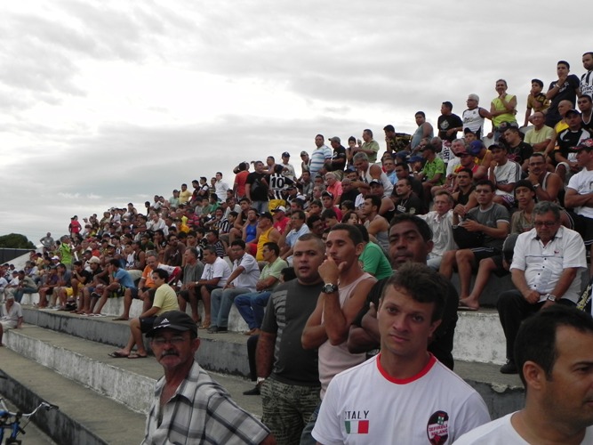 [07-01] Torcida Comparece ao Treino - 1