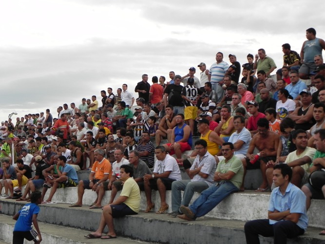 [07-01] Torcida Comparece ao Treino - 2