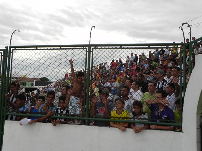 [07-01] Torcida Comparece ao Treino - 3