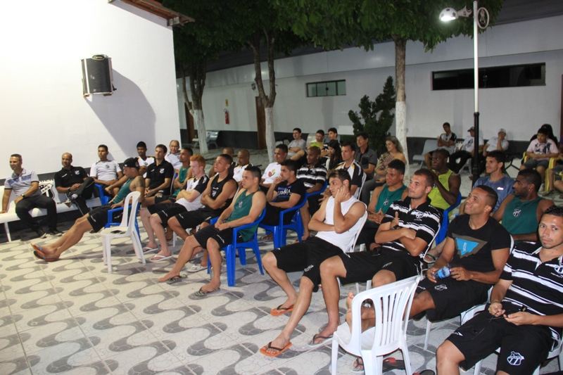 [10-11] Em show de Humor, Alex Nogueira alegra Concentracao - 3