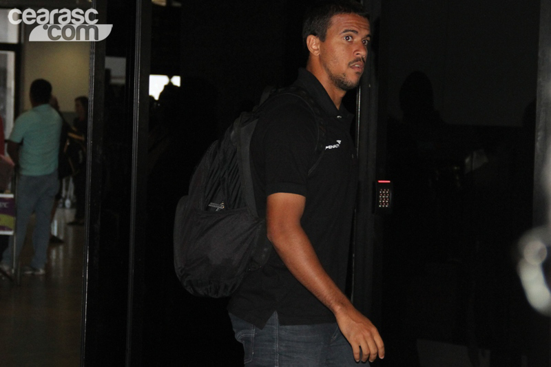 [01-02] Delegação alvinegra retorna à capital cearense - 3