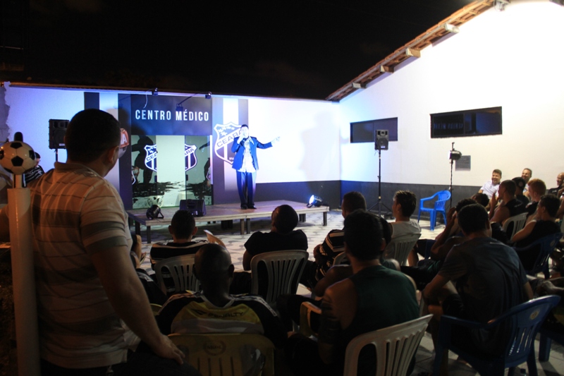 [10-11] Em show de Humor, Alex Nogueira alegra Concentracao - 5