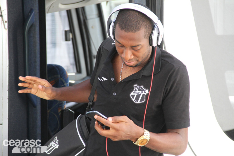 [01-02] Delegação alvinegra retorna à capital cearense - 13