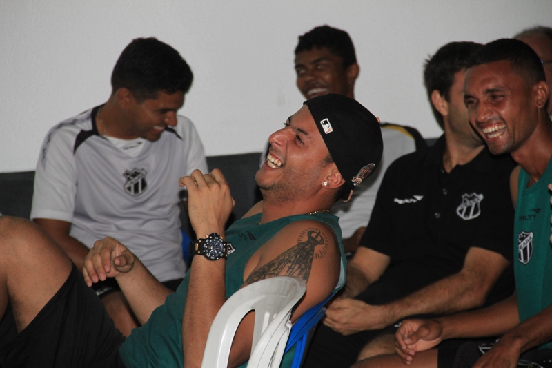 [10-11] Em show de Humor, Alex Nogueira alegra Concentracao - 13