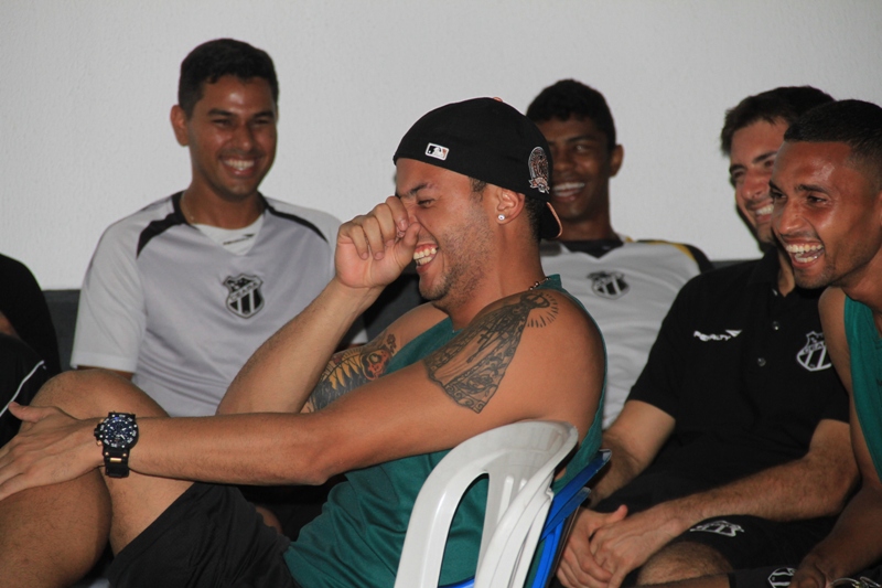 [10-11] Em show de Humor, Alex Nogueira alegra Concentracao - 15