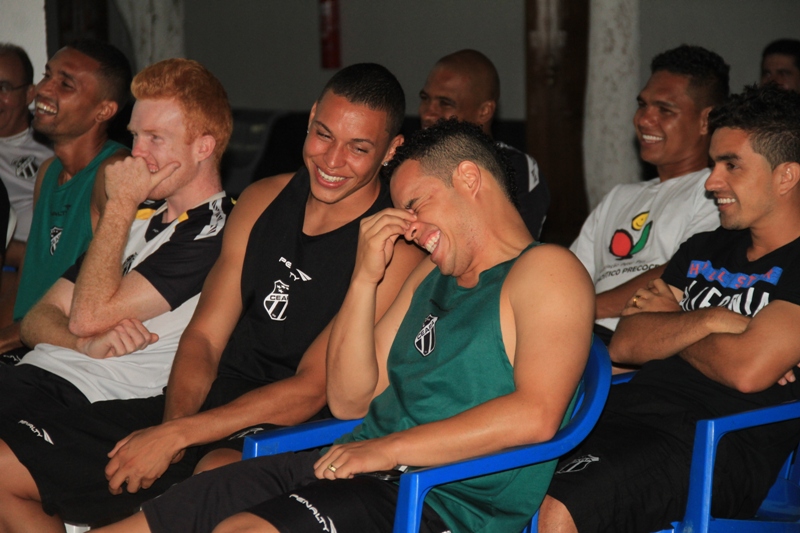 [10-11] Em show de Humor, Alex Nogueira alegra Concentracao - 17