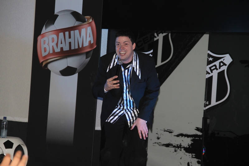 [10-11] Em show de Humor, Alex Nogueira alegra Concentracao - 21