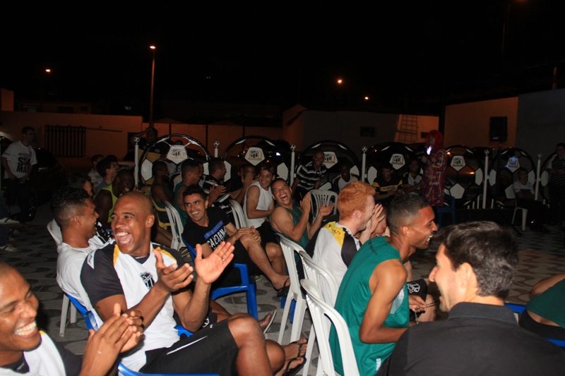 [10-11] Em show de Humor, Alex Nogueira alegra Concentracao - 24