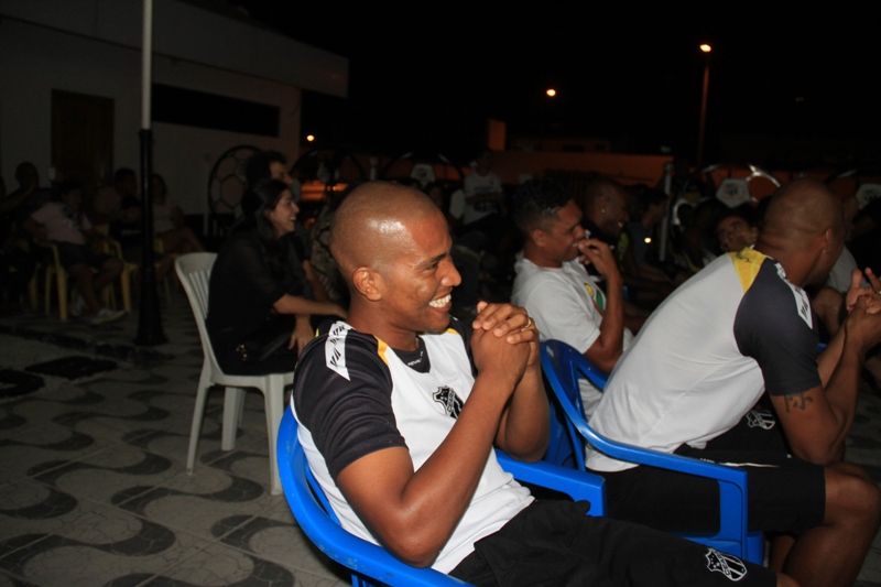 [10-11] Em show de Humor, Alex Nogueira alegra Concentracao - 26