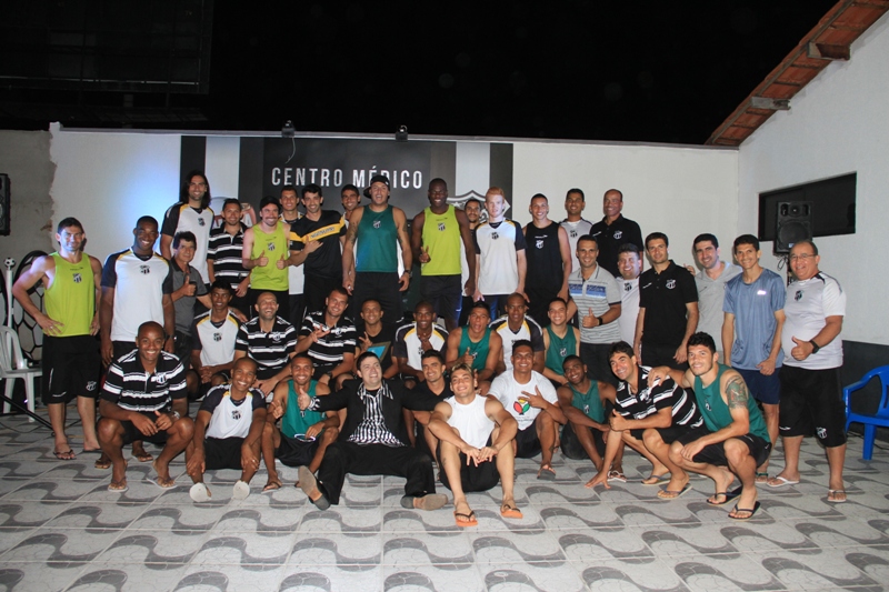 [10-11] Em show de Humor, Alex Nogueira alegra Concentração - 02 - 4