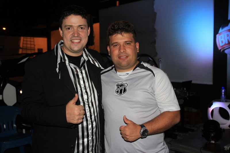 [10-11] Em show de Humor, Alex Nogueira alegra Concentração - 02 - 9