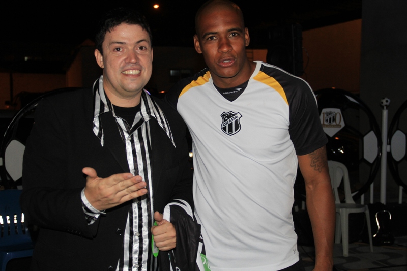 [10-11] Em show de Humor, Alex Nogueira alegra Concentração - 02 - 13