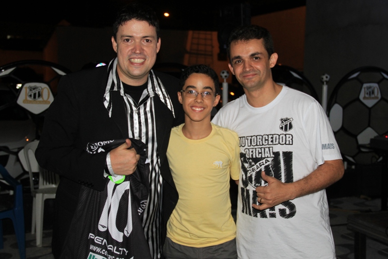 [10-11] Em show de Humor, Alex Nogueira alegra Concentração - 02 - 14