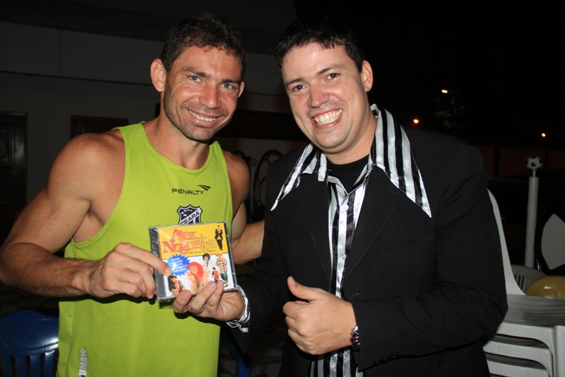 [10-11] Em show de Humor, Alex Nogueira alegra Concentração - 02 - 18