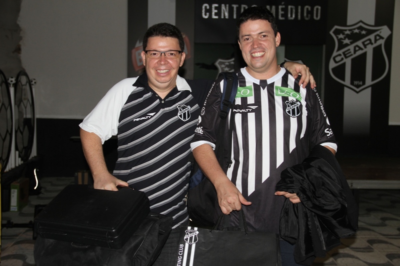 [10-11] Em show de Humor, Alex Nogueira alegra Concentração - 02 - 21