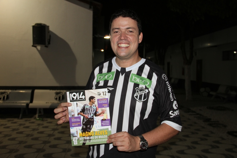 [10-11] Em show de Humor, Alex Nogueira alegra Concentração - 02 - 22