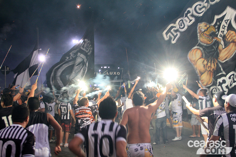 [12-11] Rua de Fogo - Ceará X Avaí - 4