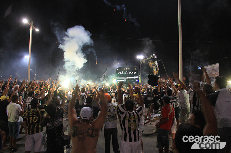 [12-11] Rua de Fogo - Ceará X Avaí - 6