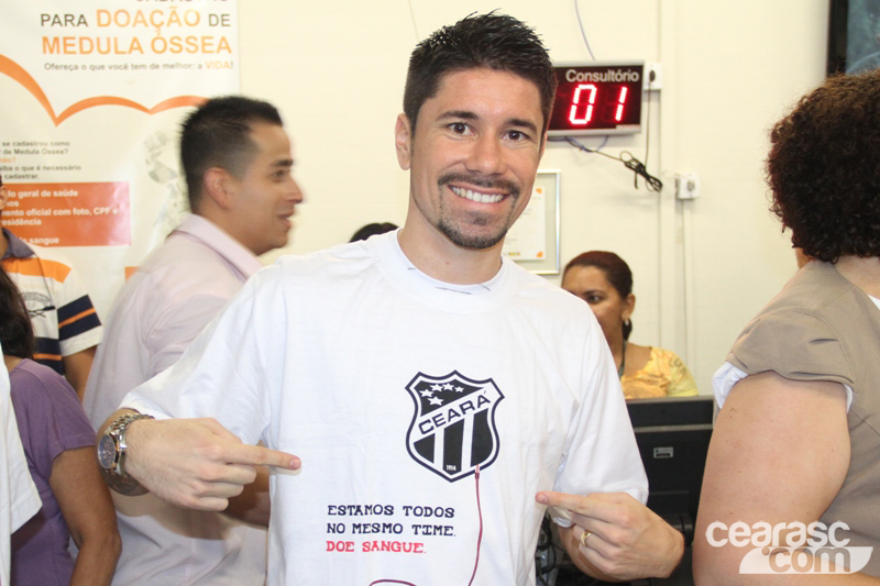 [22-05] Atletas participam de ação no Hemoce - 1