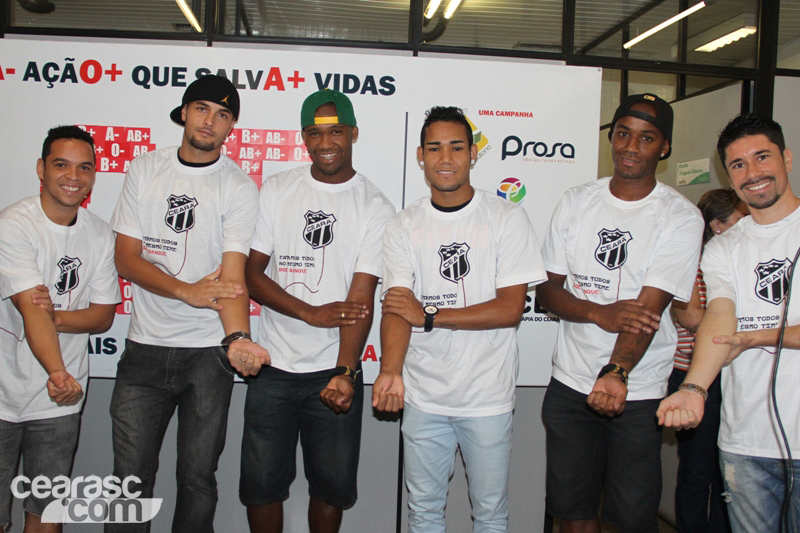 [22-05] Atletas participam de ação no Hemoce - 4