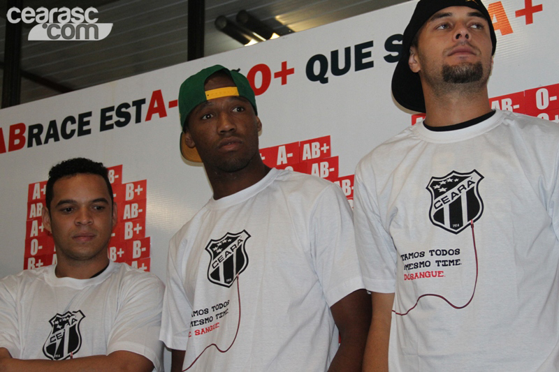 [22-05] Atletas participam de ação no Hemoce - 9