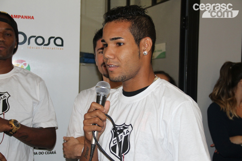 [22-05] Atletas participam de ação no Hemoce - 10