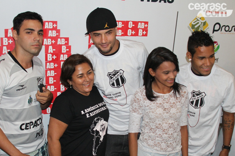 [22-05] Atletas participam de ação no Hemoce - 12