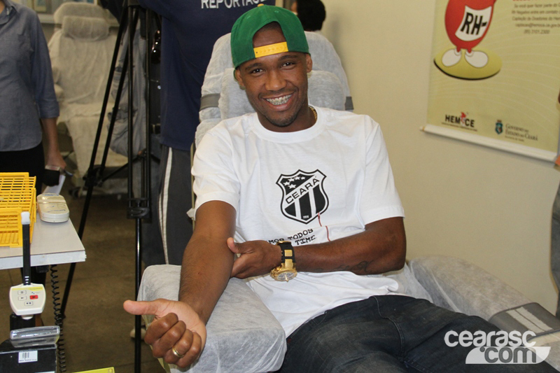 [22-05] Atletas participam de ação no Hemoce - 14