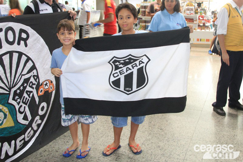 [16-11] Ceará desembarca e torcida comparece - 1