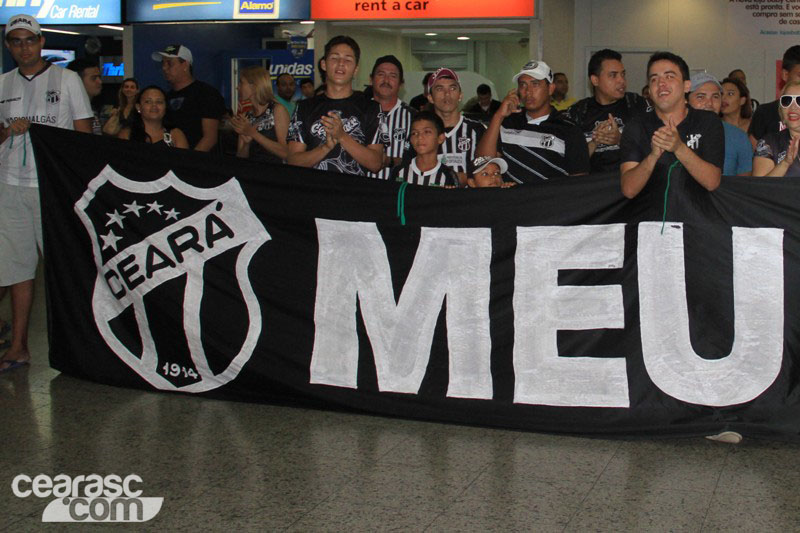 [16-11] Ceará desembarca e torcida comparece - 3