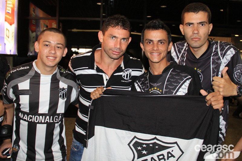 [16-11] Ceará desembarca e torcida comparece - 13