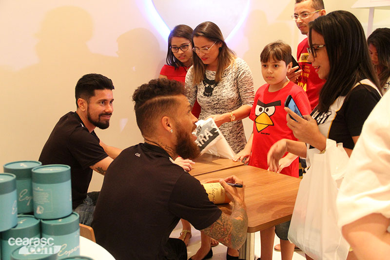 [18-11] Loja do Bem - Noite de Autógrafos - 14