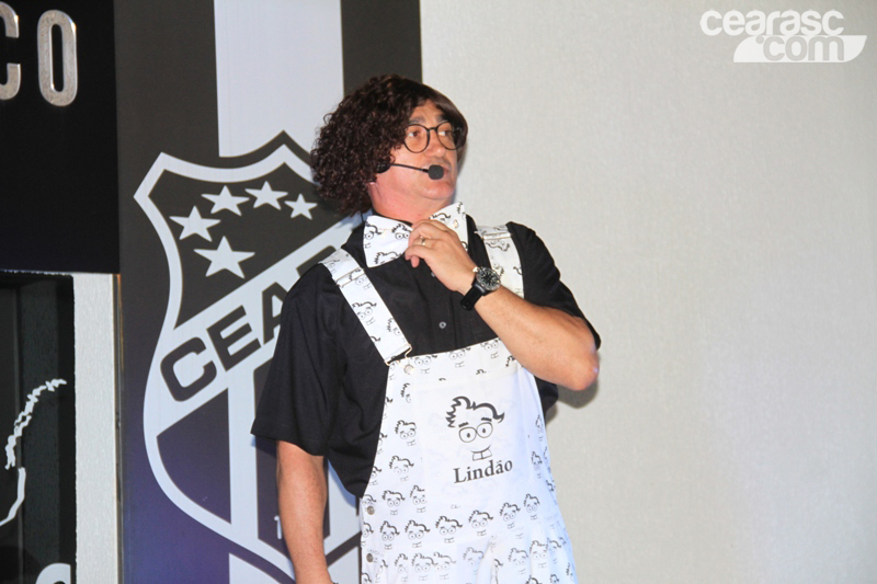 [17-01] Na concentração, jogadores receberam a visita de humorista - 2