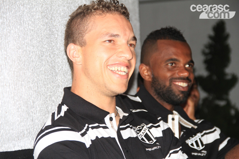 [17-01] Na concentração, jogadores receberam a visita de humorista - 15