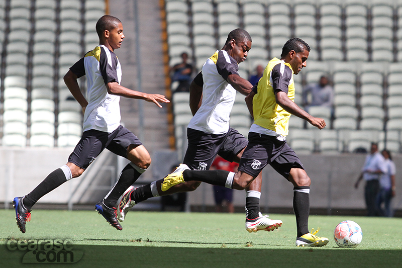 [11-07] Manhã de treino coletivo no estádio Castelão - 3