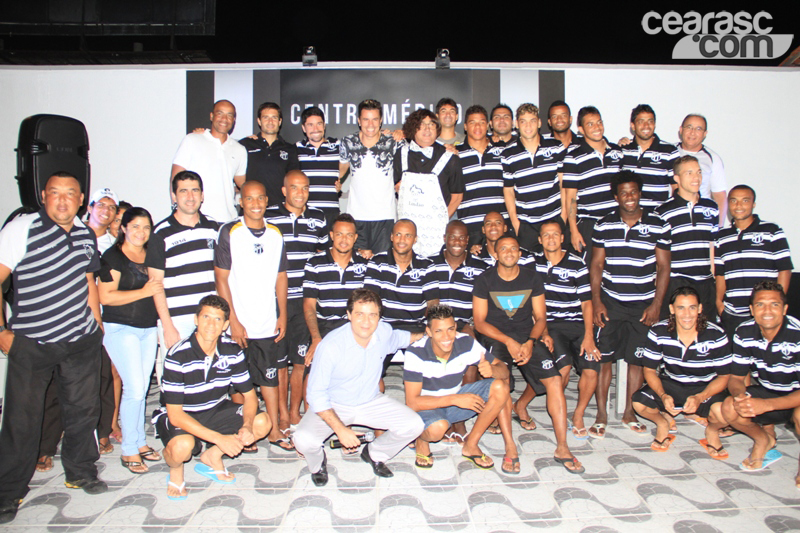 [17-01] Na concentração, jogadores receberam a visita de humorista2 - 1