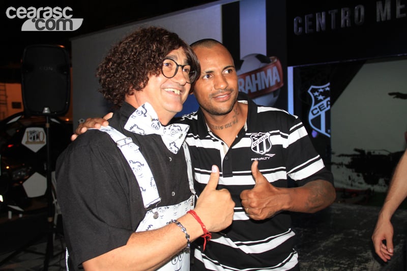 [17-01] Na concentração, jogadores receberam a visita de humorista2 - 5