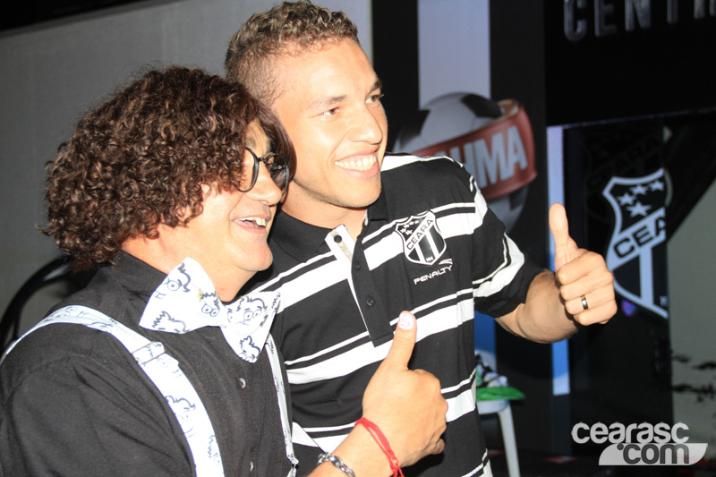 [17-01] Na concentração, jogadores receberam a visita de humorista2 - 6