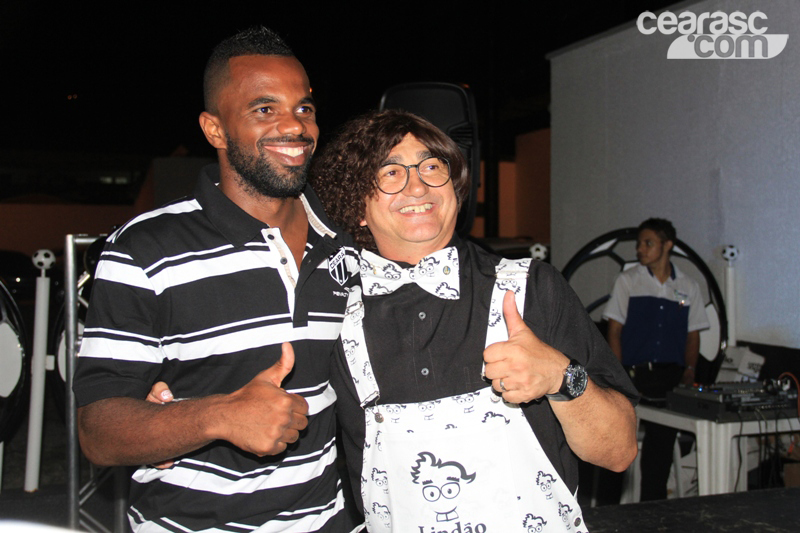 [17-01] Na concentração, jogadores receberam a visita de humorista2 - 10