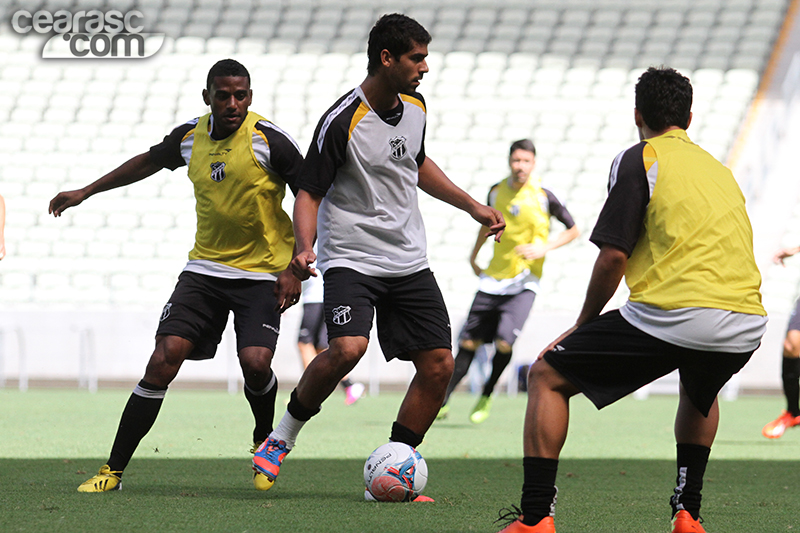 [11-07] Manhã de treino coletivo no estádio Castelão - 4