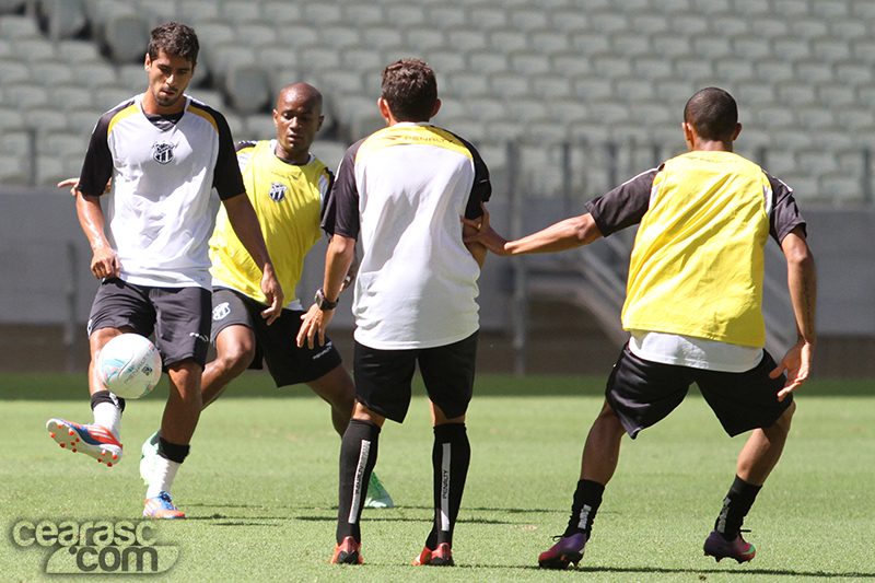 [11-07] Manhã de treino coletivo no estádio Castelão - 8