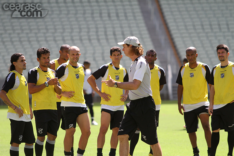 [11-07] Manhã de treino coletivo no estádio Castelão - 12